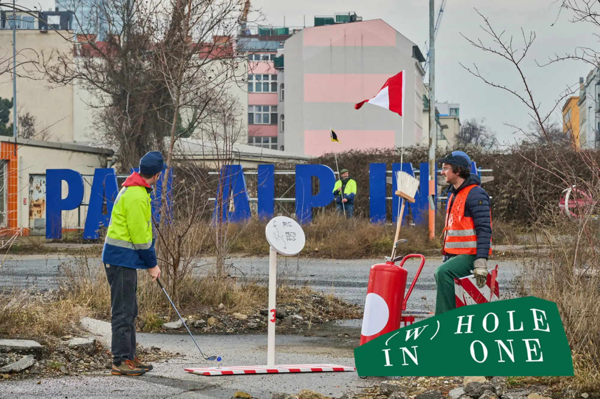 Menschen, die Minigolf spielen