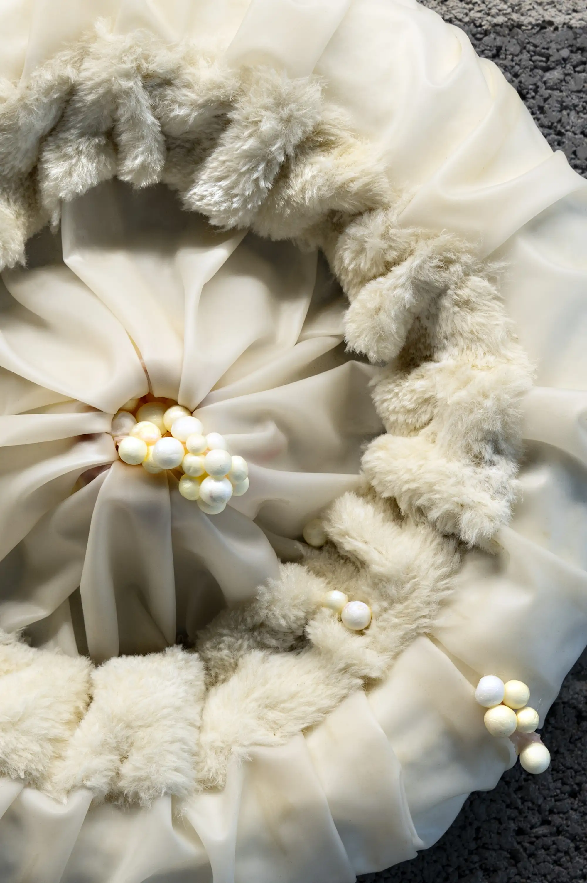 Pale Golden Rear, Werk von Eva Seiler.