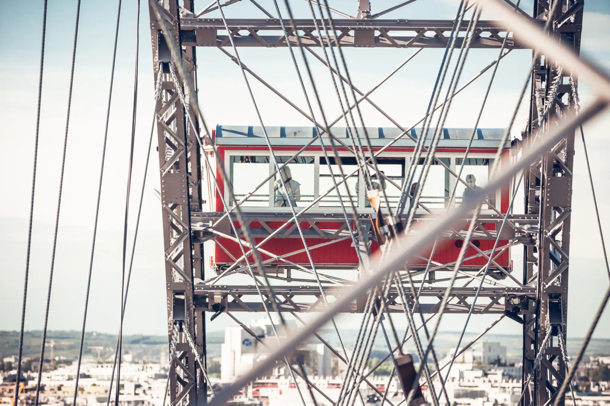 Das Wiener Riesen Rad, in dem die Installation Ultrafauna von Dominik Eulberg & Marcin Nowicki zu hören ist.